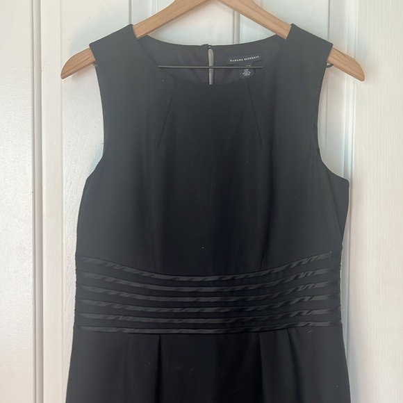 Banana Republic | Wool Sleeveless Black Sheath Dress Size 12P Classic Office - Picture 3 of 11